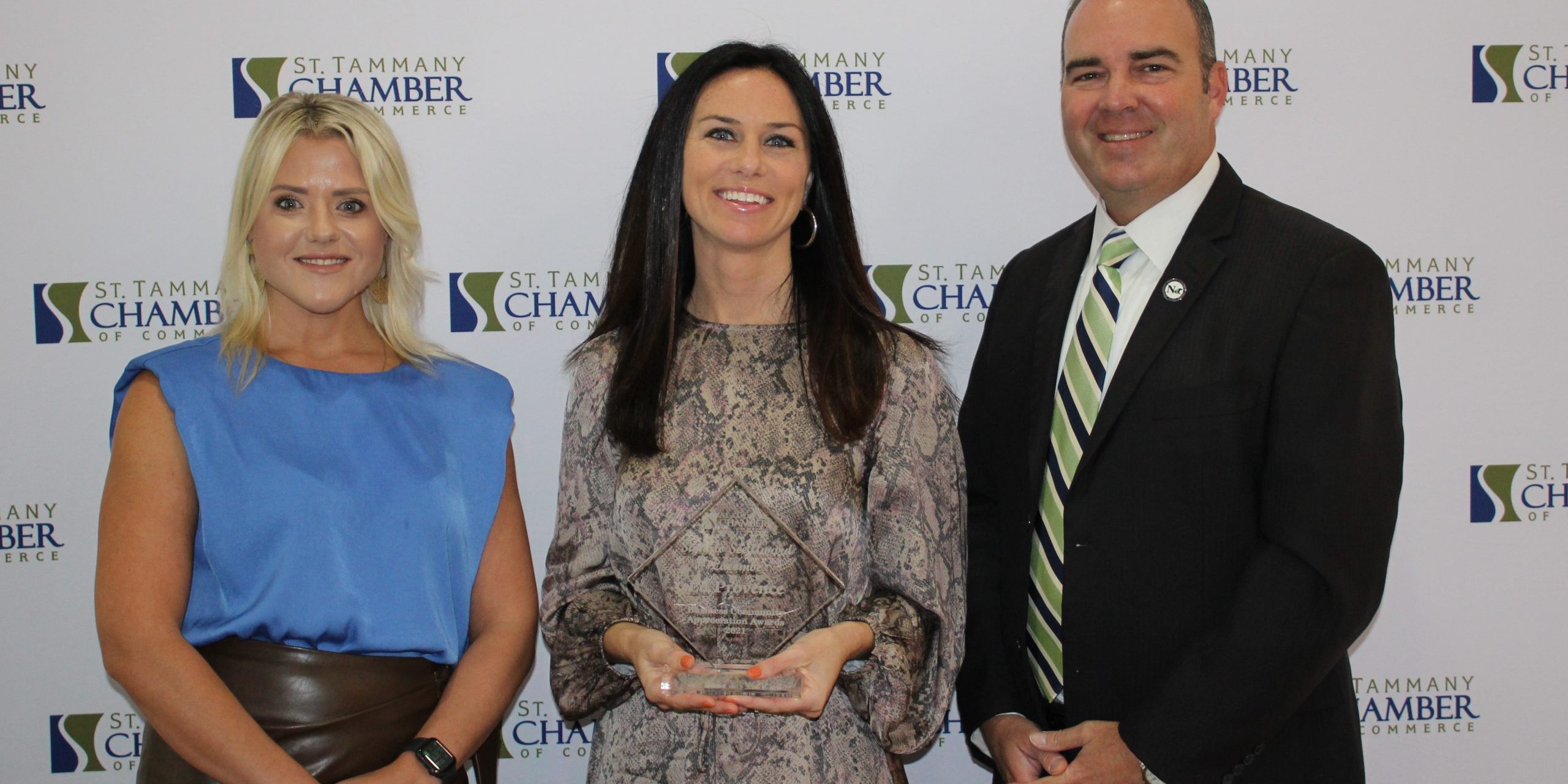 STCC_BusinessApp_11-18-21 (47) Michelle Carson and Sara Sinclair of La Provence accepted award from Dr. William Wainwright