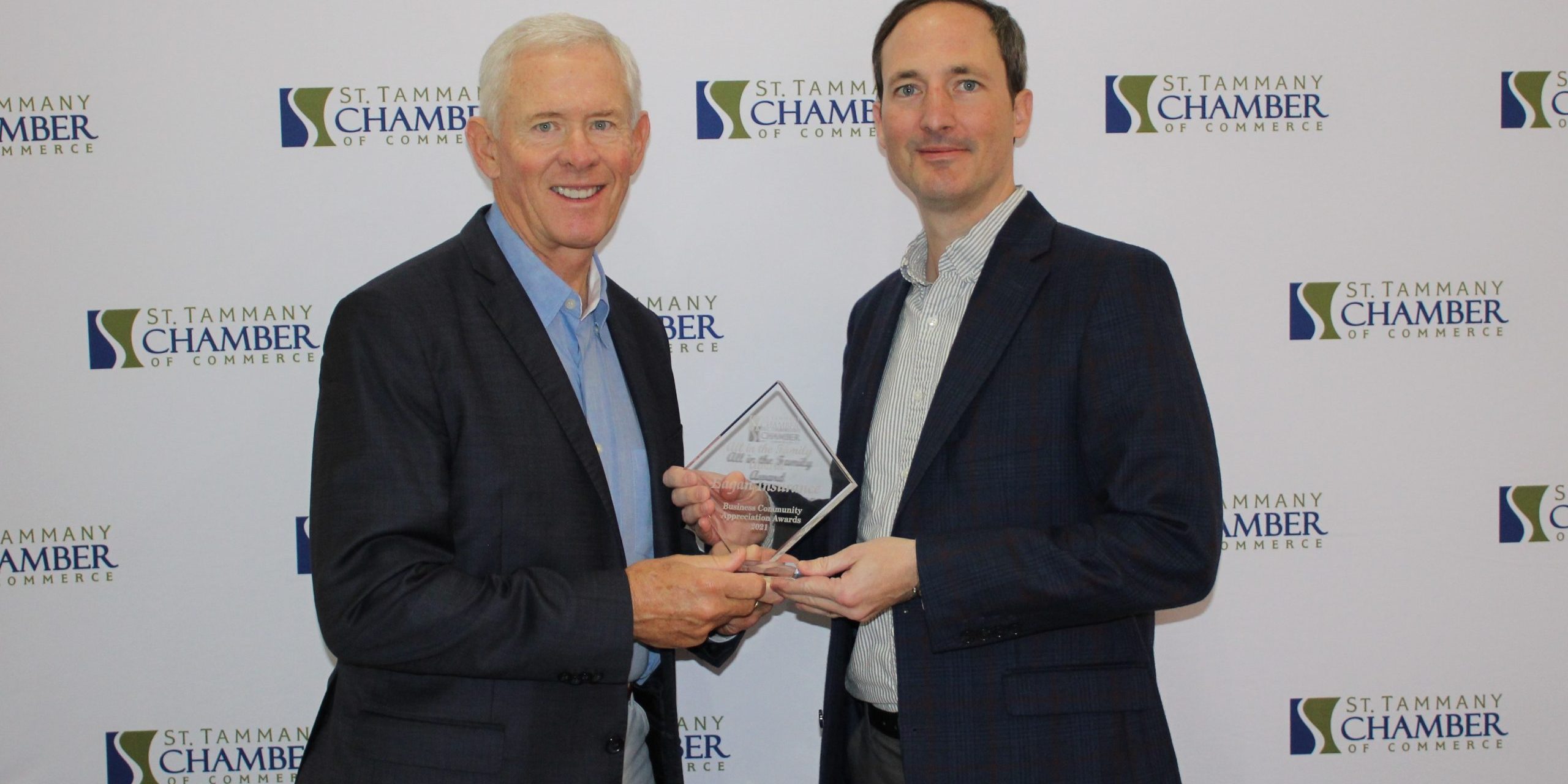 STCC_BusinessApp_11-18-21 (53) Mark Eagan with Eagan Insurance received award from Alan Case